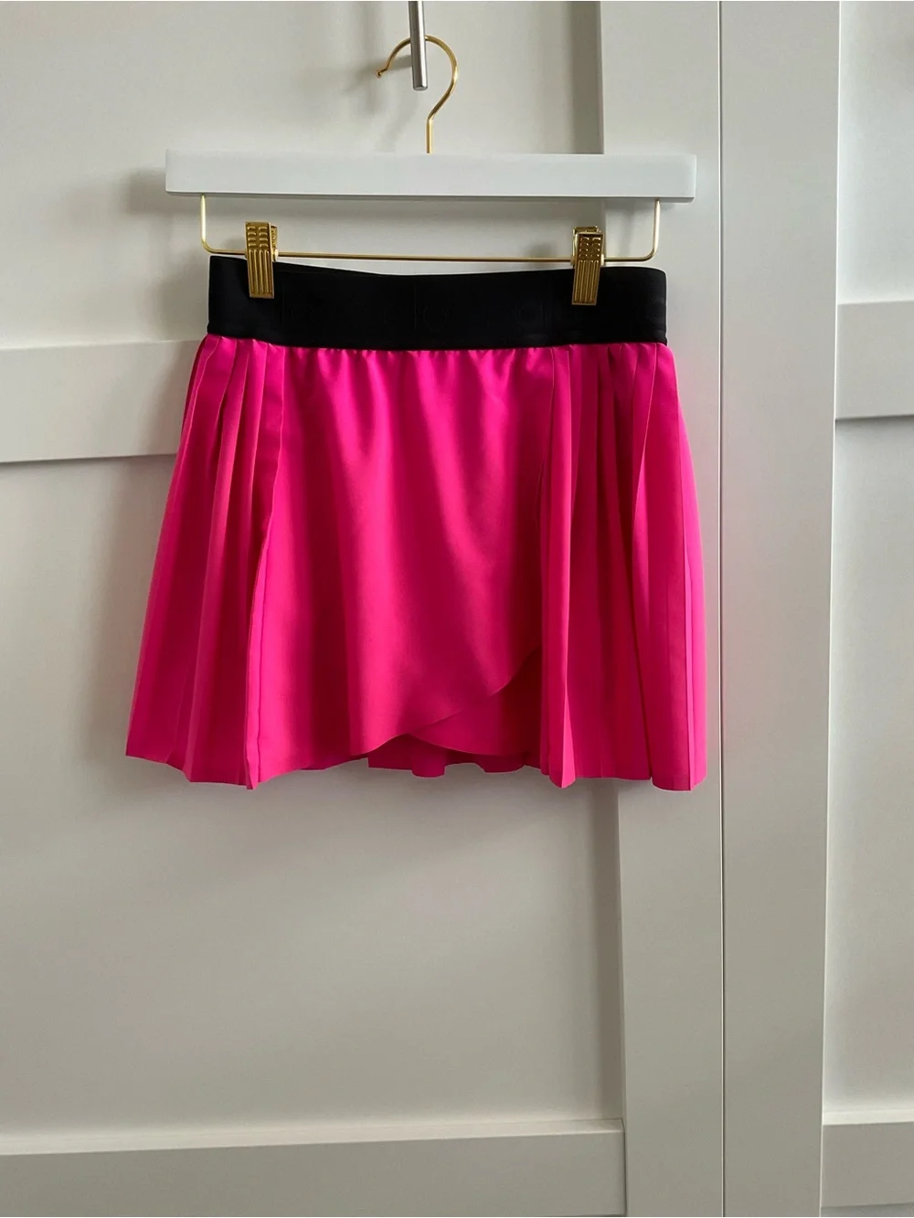 ALO Yoga Hot Pink Pleated Mini Skirt with Black Waistband